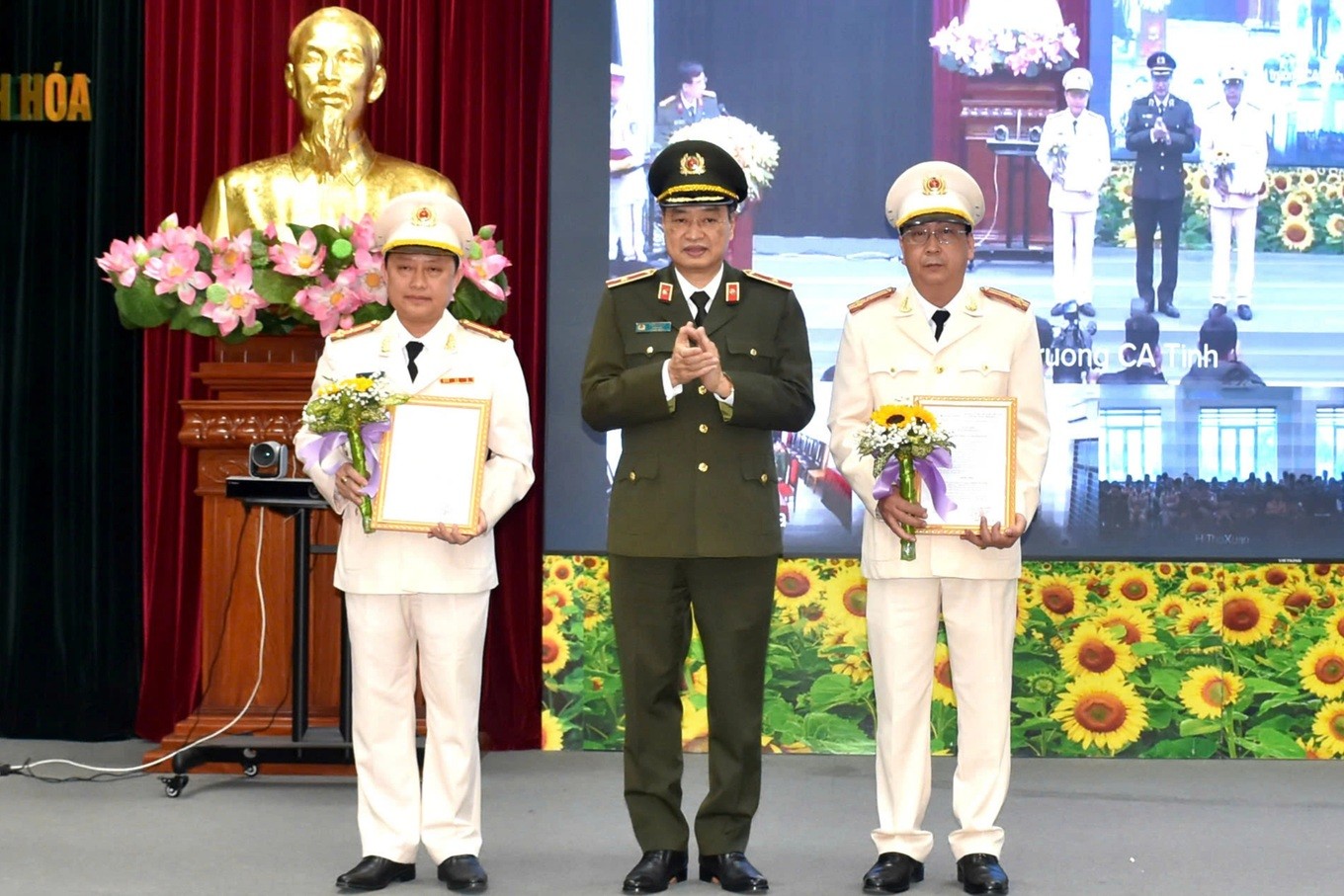 Thiếu tướng Trần Phú Hà, Giám đốc Công an tỉnh Thanh Hóa, ghi nhận, biểu dương và chúc mừng tinh thần gương mẫu, trách nhiệm và đồng thuận cao của lãnh đạo, chỉ huy, cán bộ, chiến sĩ các đơn vị công an trong tỉnh trong việc thực hiện chủ trương của Đảng, Nhà nước và Bộ Công an.  Theo ông, việc không còn công an cấp huyện không có nghĩa là bỏ hoàn toàn, mà là một sự thay đổi cần thiết để phù hợp với bối cảnh đất nước đang bước vào kỷ nguyên mới. Điều này giúp lực lượng công an hoạt động hiệu quả hơn, bám sát cơ sở hơn, nâng cao năng lực quản lý nhà nước về an ninh, trật tự trong tình hình mới.  Để bảo đảm không làm gián đoạn hoạt động thường xuyên, Giám đốc Công an tỉnh Thanh Hóa yêu cầu ngay sau lễ công bố, cấp ủy, lãnh đạo các đơn vị khẩn trương tổ chức công bố các quyết định điều động đối với cán bộ, chiến sĩ bảo đảm đúng quy định và phù hợp với điều kiện tình hình công tác.  Cấp ủy, lãnh đạo các phòng Công an tỉnh khẩn trương họp phân công lại nhiệm vụ, trách nhiệm cho từng cán bộ, lãnh đạo đơn vị theo quy chế làm việc. Đặc biệt, đối với khối cơ quan điều tra, cần khẩn trương đề nghị bổ nhiệm Phó thủ trưởng Cơ quan Cảnh sát điều tra để chỉ đạo án.  Các phòng nghiệp vụ Công an tỉnh sớm tham mưu giám đốc ban hành các quy định phân công, phân cấp và hướng dẫn nghiệp vụ, bổ sung, hoàn thiện quy chế phối hợp, quy trình công tác để công an cấp xã tổ chức thực hiện thống nhất, hiệu quả nhiệm vụ được giao.