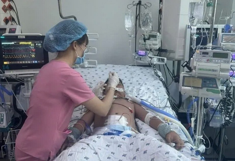 Cảnh báo trẻ sốc sốt xuất huyết nặng dù chưa vào mùa dịch Cảnh báo trẻ sốc sốt xuất huyết nặng dù chưa vào mùa dịch