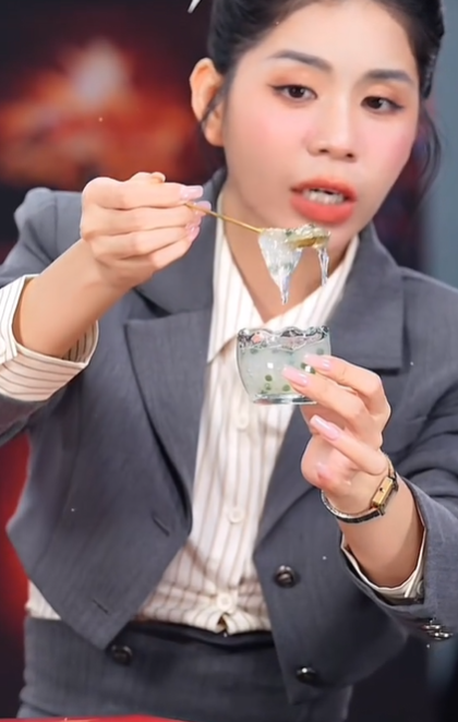 Hằng Du Mục livestream nói chắc nịch về sản phẩm Hằng Du Mục livestream nói chắc nịch về sản phẩm