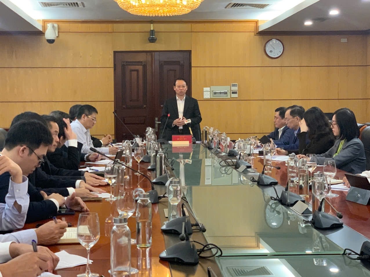 Bộ trưởng Bộ Nông nghiệp và Môi trường Đỗ Đức Duy chủ trì cuộc họp. Ảnh: Minh Đỗ