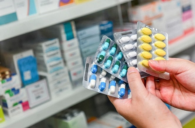 Đề xuất tạm ngừng kinh doanh thuốc có dấu hiệu không an toàn cho người sử dụng Đề xuất tạm ngừng kinh doanh thuốc có dấu hiệu không an toàn cho người sử dụng