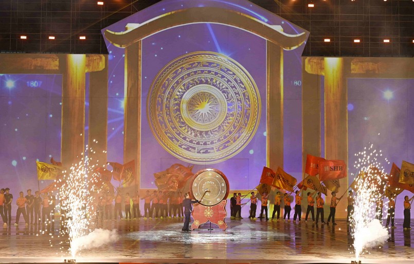  Doanh nhân Đỗ Quang Hiển đánh trống, gửi thông điệp trong kỷ nguyên mới tới 80.000 CBNV