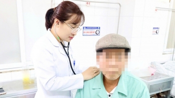 Nhập viện cấp cứu vì uống nước lá để giải độc gan