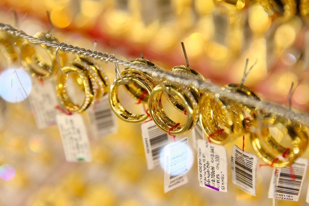 giá vàng nhẫn lần đầu tiên trong lịch sử đạt mốc 100 triệu đồng/lượng. giá vàng nhẫn lần đầu tiên trong lịch sử đạt mốc 100 triệu đồng/lượng.