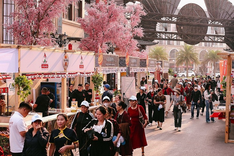 Du khách đổ về Làng Sake, Ocean City trước giờ khai mạc Lễ hội Nướng & Bia Quốc tế Du khách đổ về Làng Sake, Ocean City trước giờ khai mạc Lễ hội Nướng & Bia Quốc tế