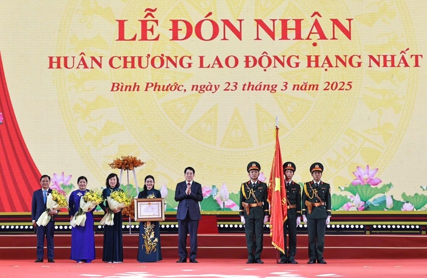 Chủ tịch nước Lương Cường trao tặng Huân chương Lao động hạng Nhất cho Đảng bộ, chính quyền, quân và nhân dân Bình Phước.