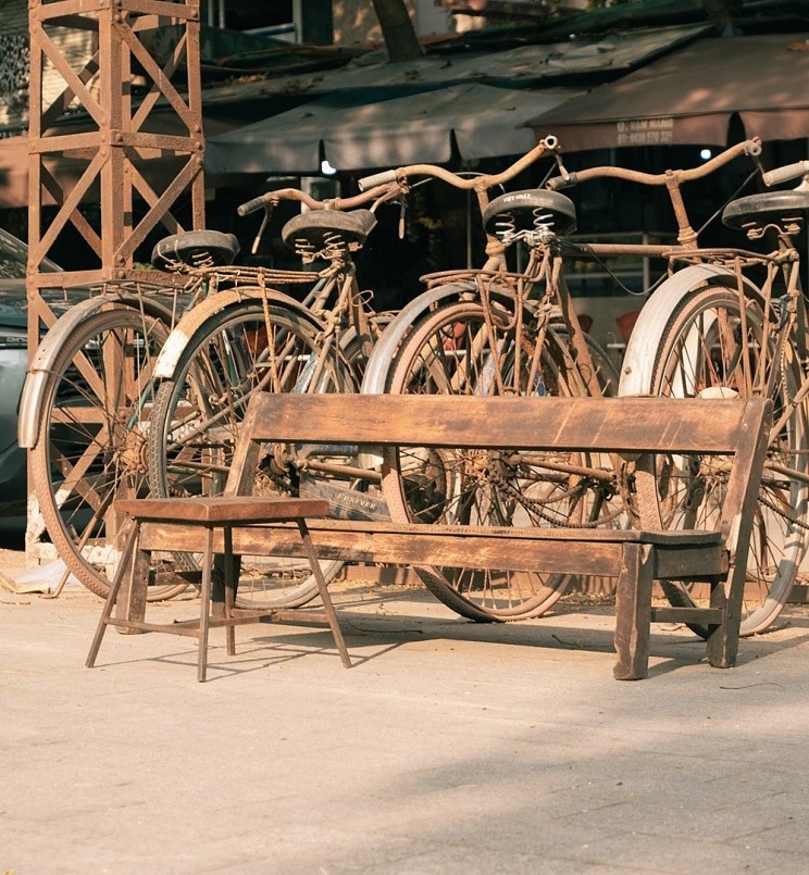 Khách du lịch thích thú check-in chuyến tàu về quá khứ ở Hà Nội