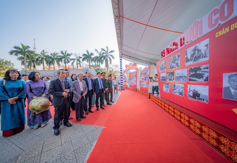 Trưng bày 500 hiện vật kỷ niệm 95 năm Đảng