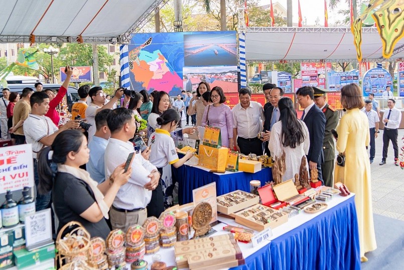 Trưng bày 500 hiện vật kỷ niệm 95 năm Đảng