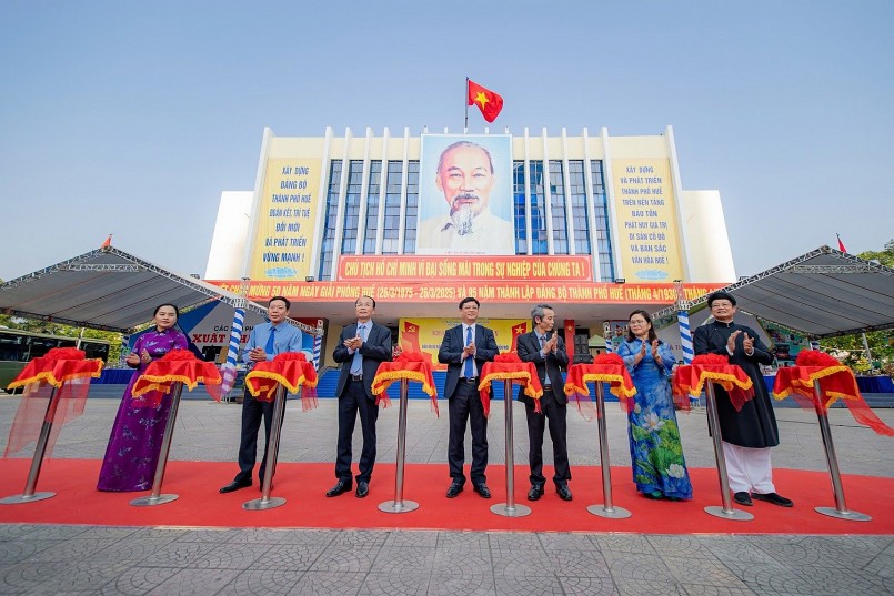 Trưng bày hơn 500 hiện vật chuyên đề “95 năm dưới cờ Đảng quang vinh”