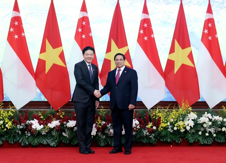 Thủ tướng Phạm Minh Chính và Thủ tướng Singapore Lawrence Wong - Ảnh: VGP