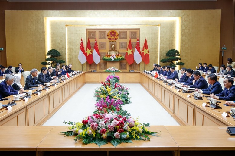 Thủ tướng Phạm Minh Chính hội đàm với Thủ tướng Singapore Lawrence Wong - Ảnh: VGP