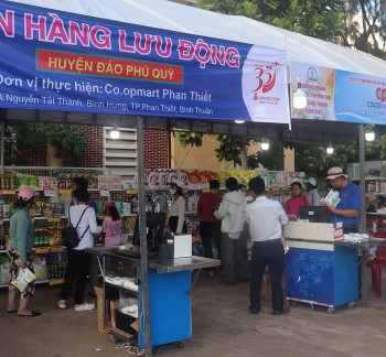 Đưa hàng Việt về nơi đảo xa