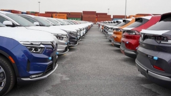 Tổng thống Trump áp thuế 25% với tất cả ô tô không sản xuất tại Mỹ