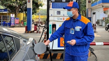 Giá xăng tăng gần 400 đồng/lít từ 15h chiều nay