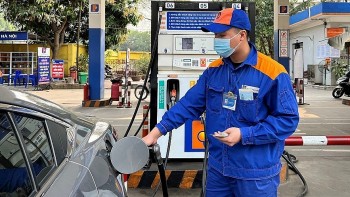 Giá xăng tăng gần 400 đồng/lít từ 15h chiều nay