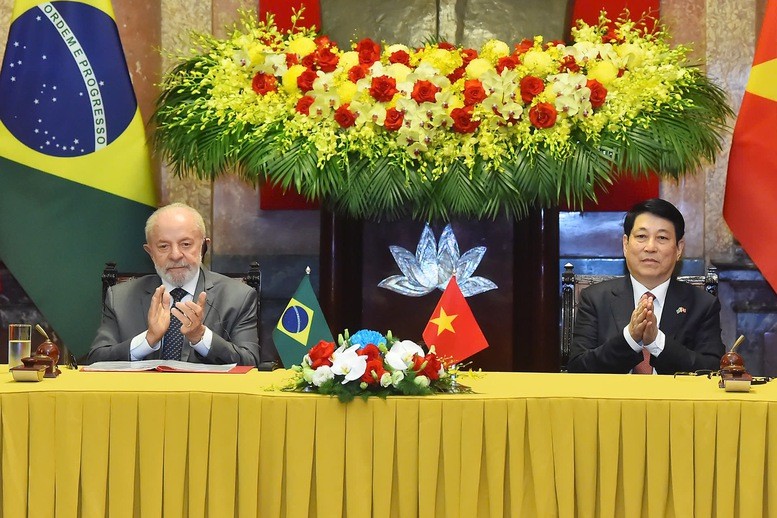 Chủ tịch nước Lương Cường và Tổng thống Cộng hòa Liên bang Brazil Luiz Inácio Lula da Silva gặp gỡ phóng viên các cơ quan thông tấn, báo chí - Ảnh: VGP Chủ tịch nước Lương Cường và Tổng thống Cộng hòa Liên bang Brazil Luiz Inácio Lula da Silva gặp gỡ phóng viên các cơ quan thông tấn, báo chí - Ảnh: VGP