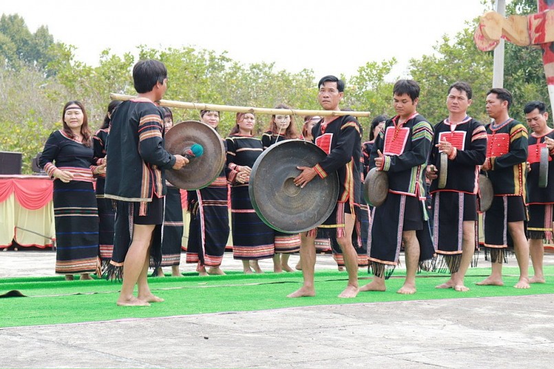 Độc đáo lễ cúng cầu mưa trên đỉnh núi thần Chư Tao Yang Độc đáo lễ cúng cầu mưa trên đỉnh núi thần Chư Tao Yang