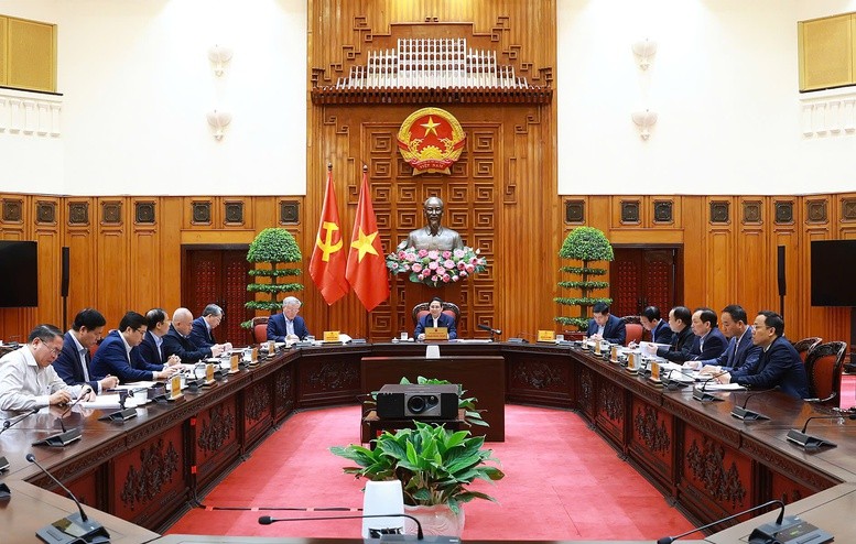 Thủ tướng chủ trì cuộc họp với Ban Chỉ đạo về rà soát, tháo gỡ khó khăn, vướng mắc liên quan đến các dự án - Ảnh: VGP
