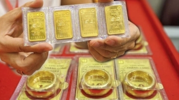 Giá vàng vượt 102 triệu đồng/lượng, nhà đầu tư đua bán chốt lời