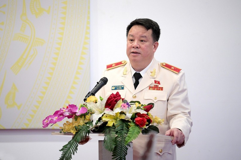  Phó Chủ nhiệm Ủy ban Quốc phòng, An ninh và Đối ngoại Nguyễn Quốc Hùng phát biểu nhận nhiệm vụ