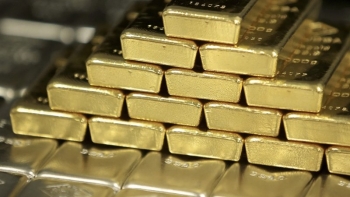 Giá vàng giảm sâu khi nhà đầu tư bán chốt lời