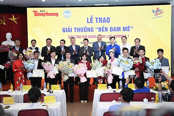 Toàn cảnh lễ trao giải thưởng “Bền Đam Mê”, vinh danh 11 cá nhân với những dự án xuất sắc nhất Toàn cảnh lễ trao giải thưởng “Bền Đam Mê”, vinh danh 11 cá nhân với những dự án xuất sắc nhất