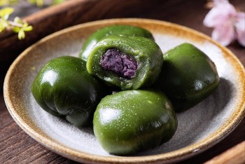 Bánh ngải Lạng Sơn vỏ xanh mềm mịn, ngọt ngào bên trong