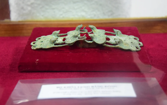 Bảo vật Quốc gia thời Hùng Vương ở Phú Thọ còn là một bộ khóa đai lưng bằng đồng.