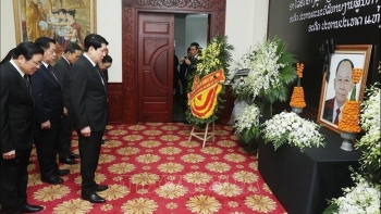 Lãnh đạo Đảng, Nhà nước viếng đồng chí Khamtay Siphandone