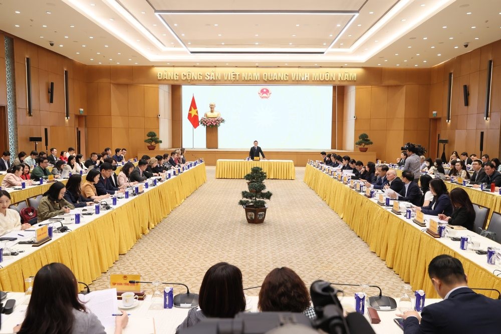 Cuộc họp bàn về các giải pháp xử lý vấn đề thuế quan với Mỹ. Ảnh VGP