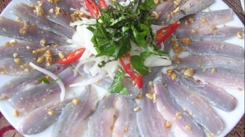 Gắp sán dây gần 1 mét ra khỏi bụng thanh niên thích ăn đồ tái sống