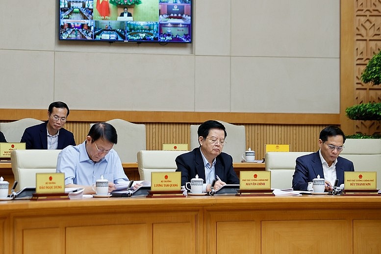 Phó Thủ tướng Chính phủ Bùi Thanh Sơn, Phó Thủ tướng Chính phủ Mai Văn Chính, Bộ trưởng Bộ Công an Lương Tam Quang dự và phát biểu tại hội nghị - Ảnh: VGP/Nhật Bắc Phó Thủ tướng Chính phủ Bùi Thanh Sơn, Phó Thủ tướng Chính phủ Mai Văn Chính, Bộ trưởng Bộ Công an Lương Tam Quang dự và phát biểu tại hội nghị - Ảnh: VGP/Nhật Bắc