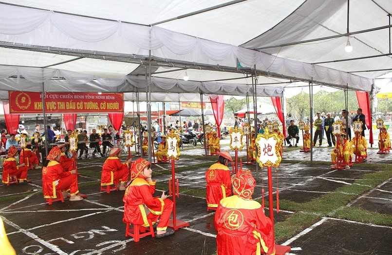 Cờ tướng, cờ người là một trong số những trò chơi dân gian đặc sắc diễn ra tại Lễ hội Hoa Lư năm 2025.