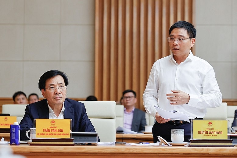 Bộ trưởng Bộ Tài chính Nguyễn Văn Thắng phát biểu tại cuộc họp - Ảnh: VGP/Nhật Bắc