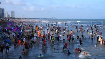 Du lịch cả nước dịp lễ giỗ Tổ nơi đông đúc, nơi ế khách