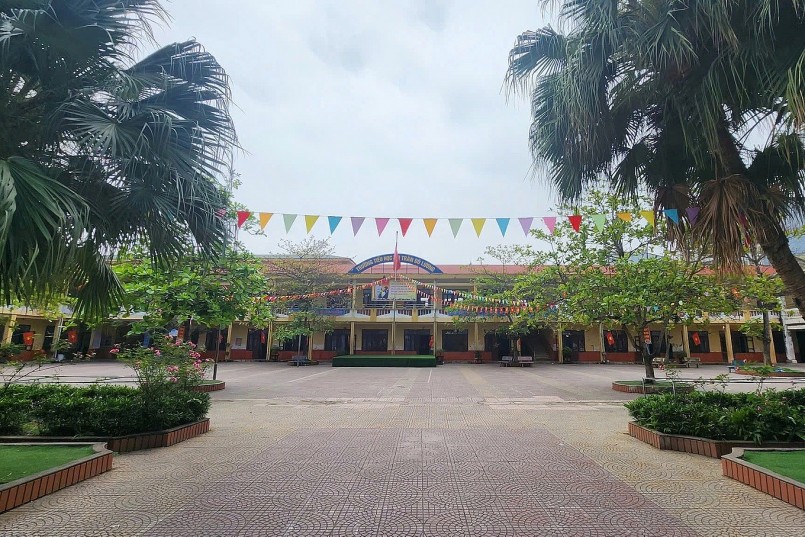 Trường Tiểu học thị trấn Đô Lương - nơi có 12 học sinh nghi ngộ độc do ăn cơm nắm (Ảnh: Ngọc Phan).