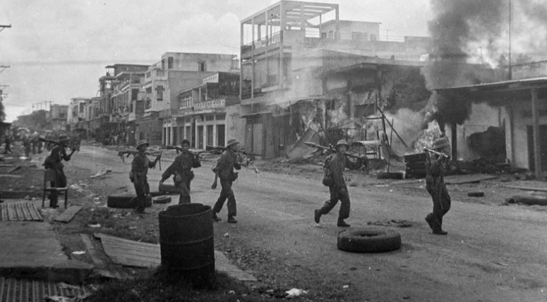 Ngày 9/4/1975, quân ta tiến công thị trấn Xuân Lộc, căn cứ phòng thủ trọng yếu của địch bảo vệ Sài Gòn từ phía đông bắc. (Ảnh: TTXVN)