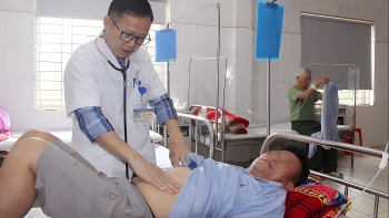 59 người nhập viện sau khi ăn cỗ cưới