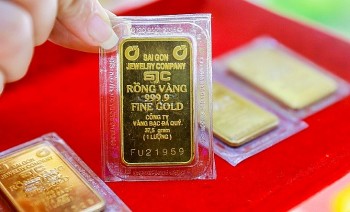 Giá vàng lên sát 104 triệu đồng sau khi Tổng thống Mỹ hoãn áp thuế