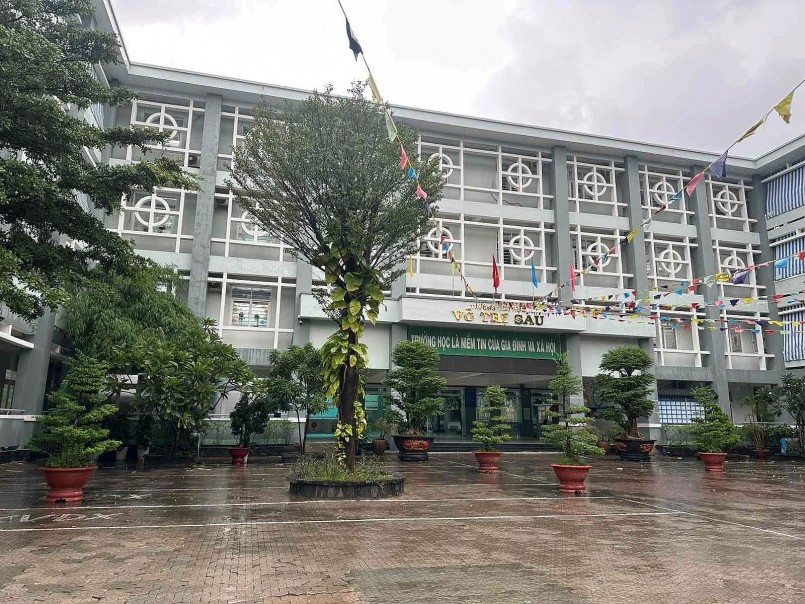 Hơn 20 học sinh tiểu học Q.7, TP.HCM nôn ói, nhập viện sau khi đi học về