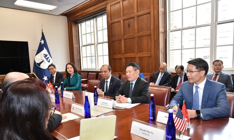 Phó Thủ tướng đề nghị Bộ Thương mại Hoa Kỳ phối hợp chặt chẽ với các bộ, ngành, cơ quan liên quan của Việt Nam trong quá trình đàm phán - Ảnh: VGP/Trần Mạnh