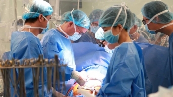 Ca phẫu thuật ghép tim nhân tạo đầu tiên tại Việt Nam