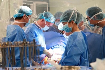 Ca phẫu thuật ghép tim nhân tạo đầu tiên tại Việt Nam