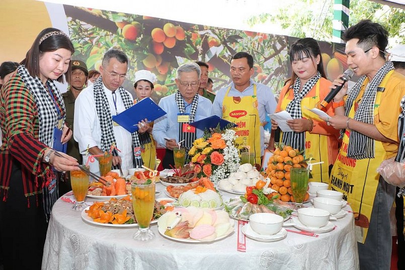 Bắt mắt, thơm ngon với 135 món ăn từ thanh trà Bình Minh Bắt mắt, thơm ngon với 135 món ăn từ thanh trà Bình Minh