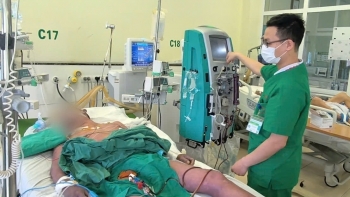 Người đàn ông nguy kịch sau một tuần ăn lòng lợn