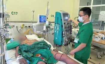 Người đàn ông nguy kịch sau một tuần ăn lòng lợn