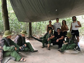 Khách du lịch đổ về khu di tích lịch sử địa đạo Củ Chi, HOT nhất dịp 30/4