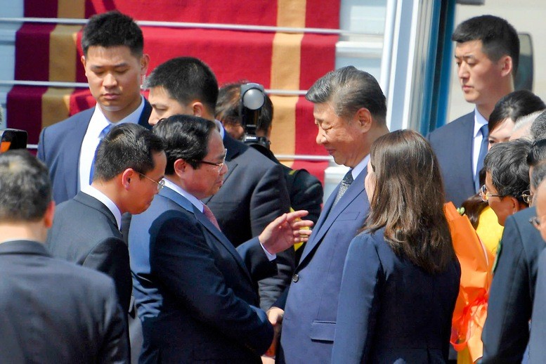 Thủ tướng Phạm Minh Chính ra sân bay tiễn Tổng Bí thư, Chủ tịch nước Trung Quốc Tập Cận Bình - Ảnh: VGP Thủ tướng Phạm Minh Chính ra sân bay tiễn Tổng Bí thư, Chủ tịch nước Trung Quốc Tập Cận Bình - Ảnh: VGP