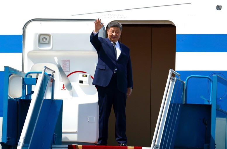 Tổng Bí thư, Chủ tịch nước Trung Quốc Tập Cận Bình tại Sân bay quốc tế Nội Bài - Ảnh: VGP Tổng Bí thư, Chủ tịch nước Trung Quốc Tập Cận Bình tại Sân bay quốc tế Nội Bài - Ảnh: VGP